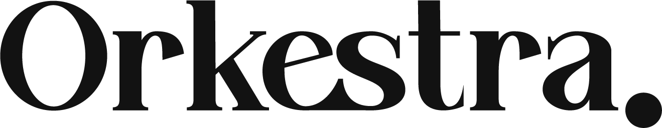 Orkestra logo med svart tekst og punktum.