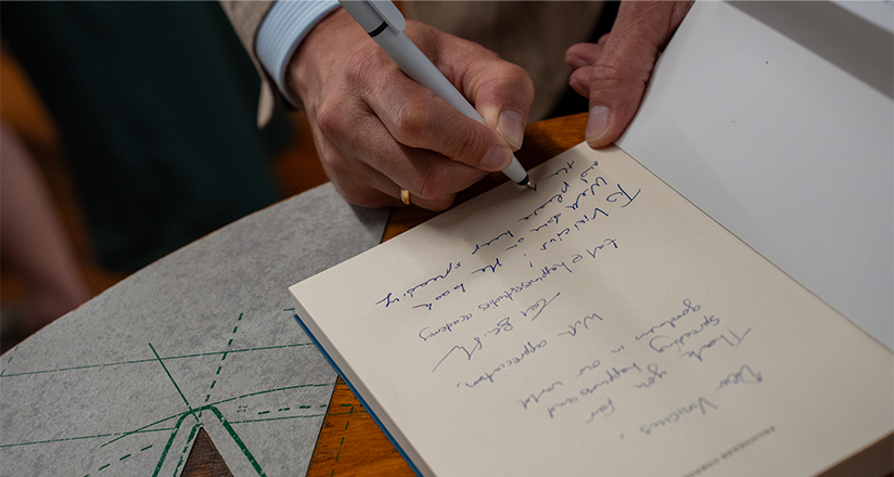 Proximidade real. Garanta seu momento exclusivo com os grandes headliners do evento. Experiência restrita ao público Prime.