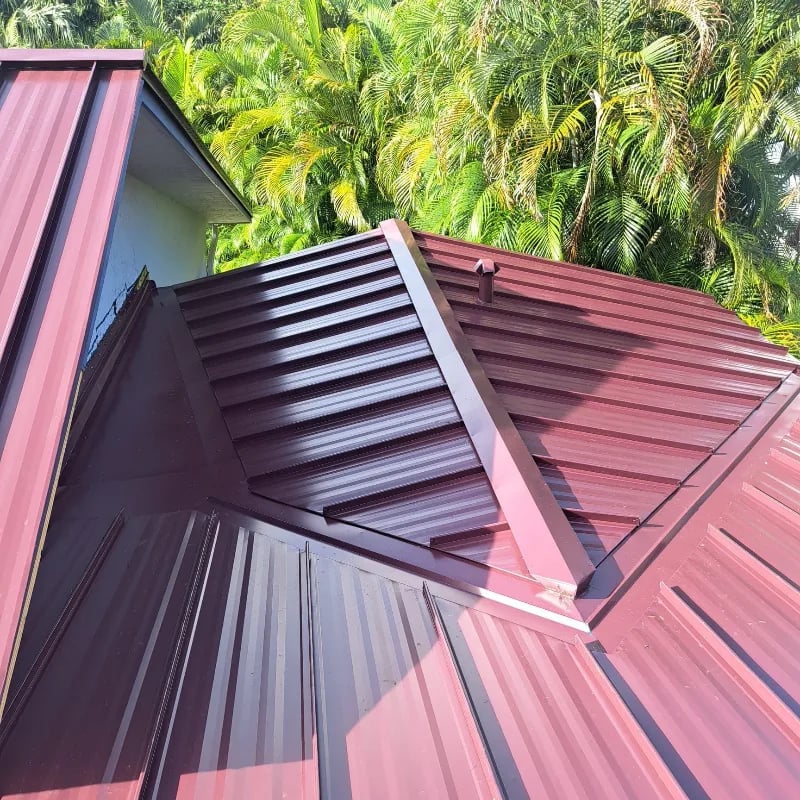 Metal roofing benefits demonstrated on South Florida property