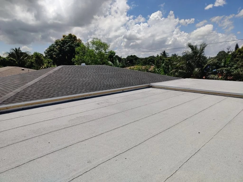 Flat roofing built for South Florida heat and rain conditions