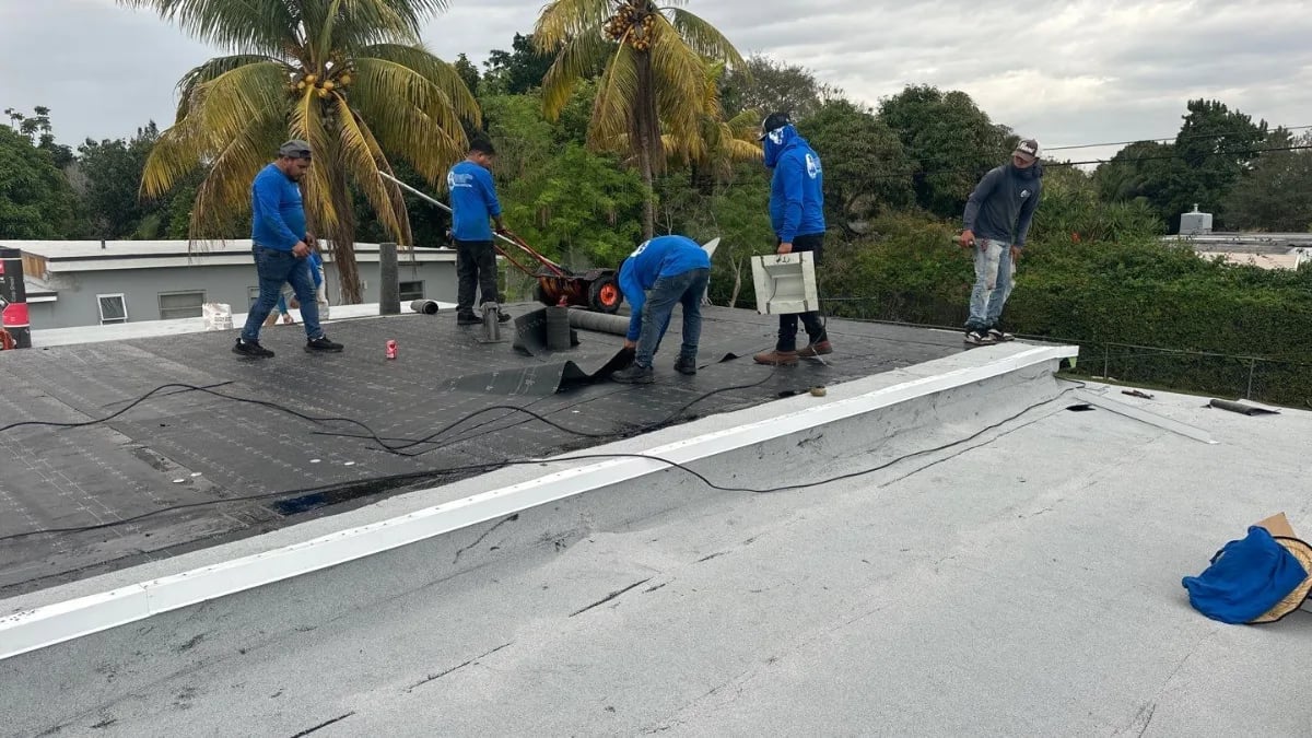 Large-scale commercial roof installation in Miami-Dade County
