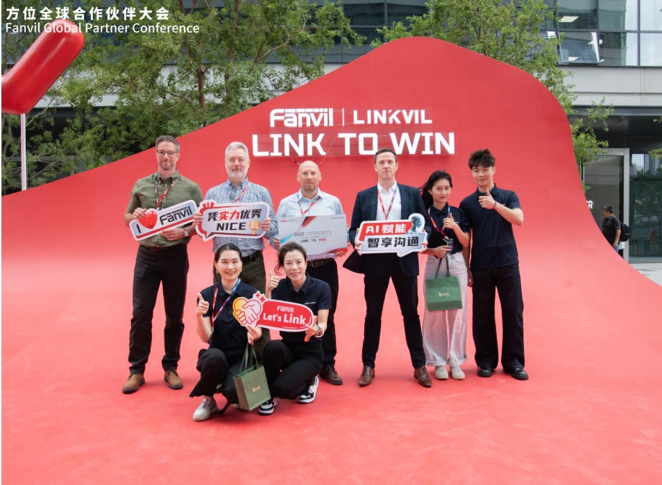 Fluent visit Fanvil's Link to Win Event in Shenzhen, China.