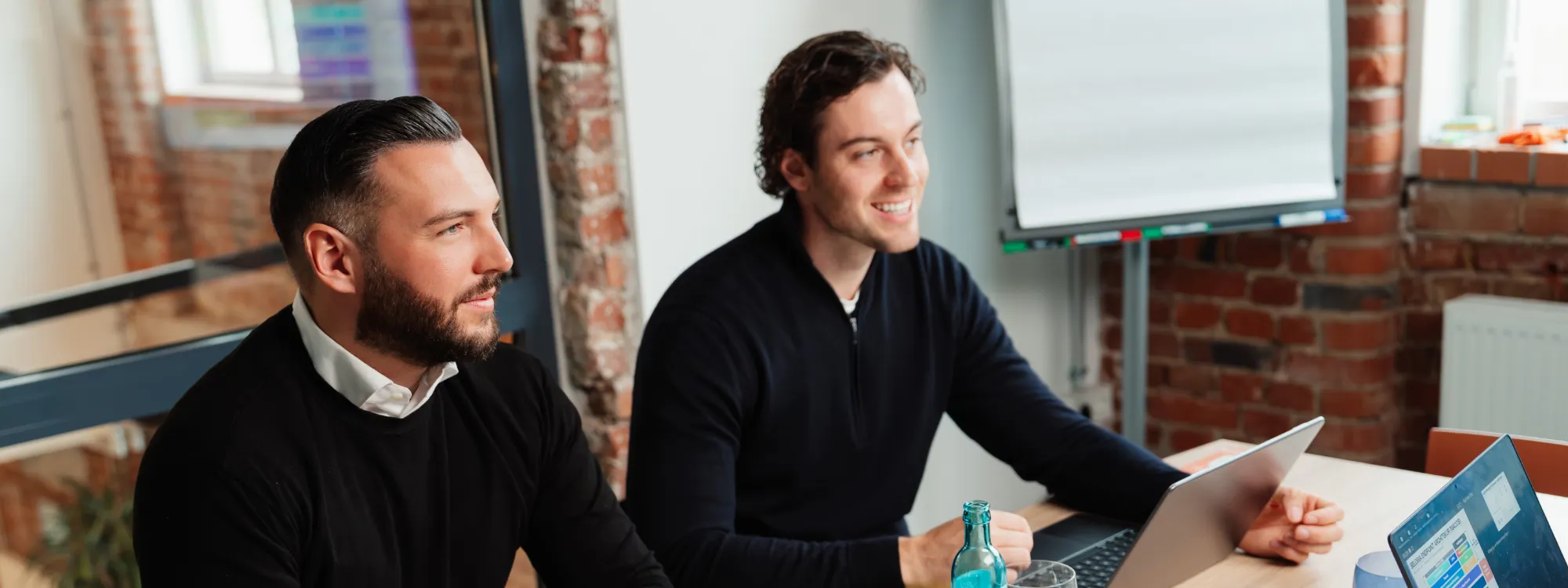 Marius Gotta und Patricio Loose im Beratungsgespräch bei Atoria Immobilien