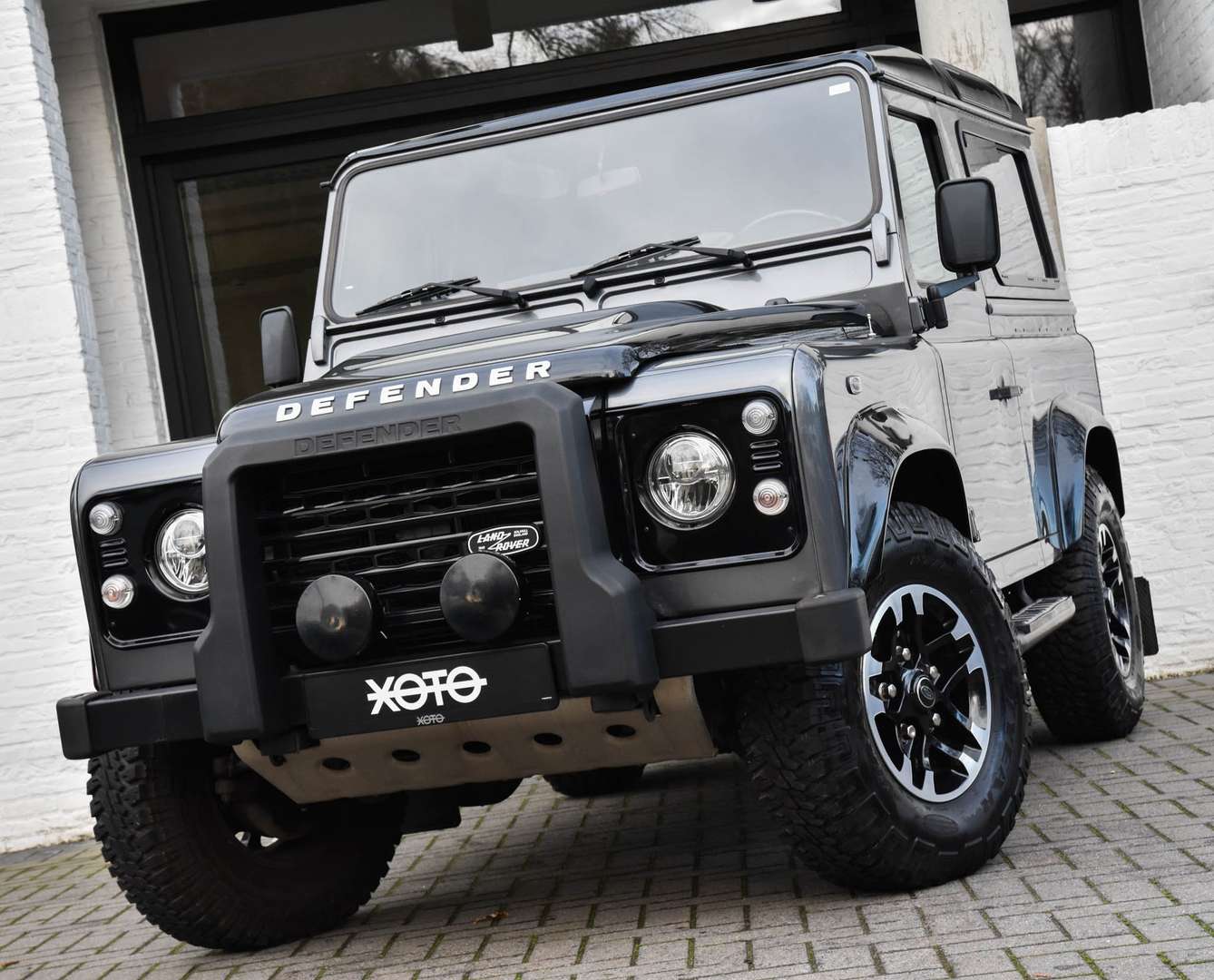 Land Rover Defender 90 Adventure Edition (1)