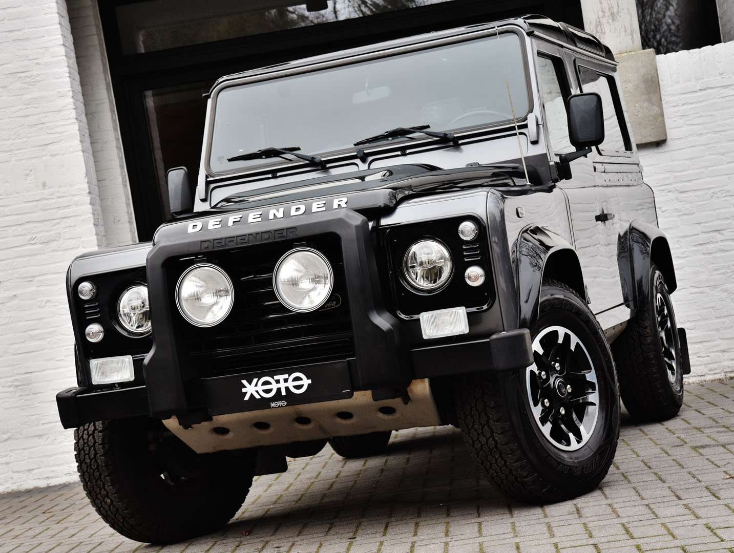 Land Rover Defender 90 Adventure Edition (2)