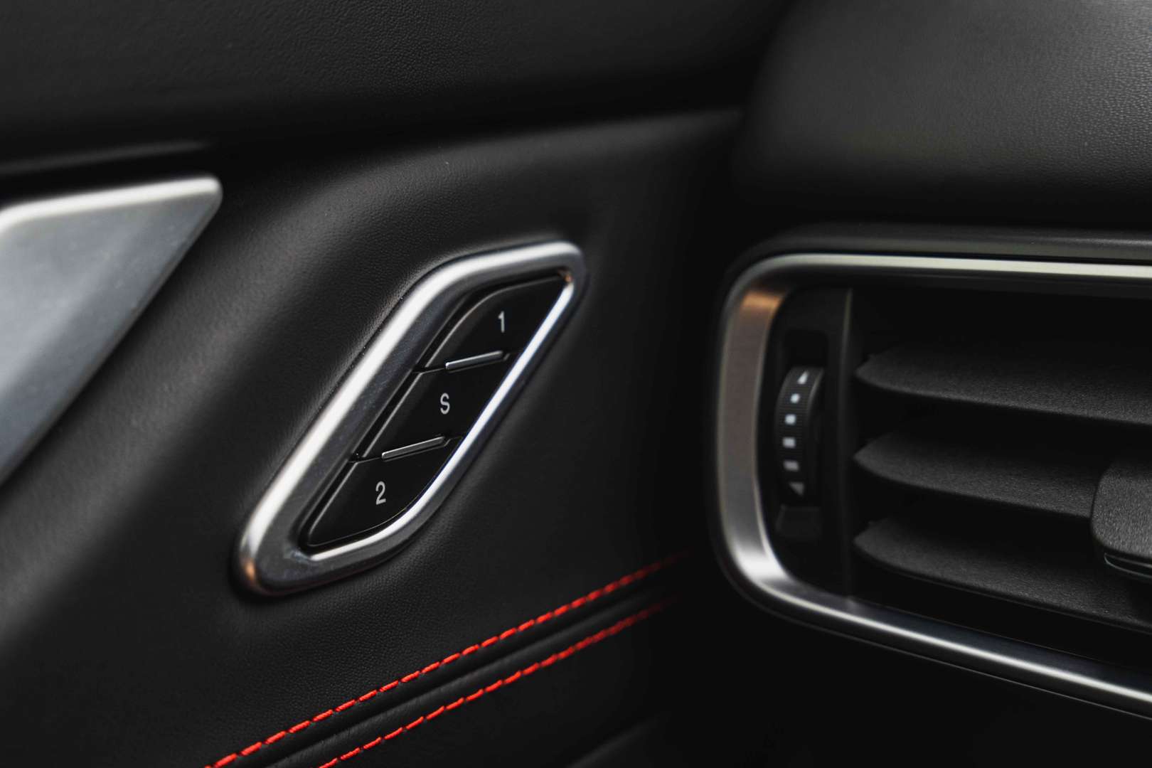 Maserati Levante S Q4 - 25