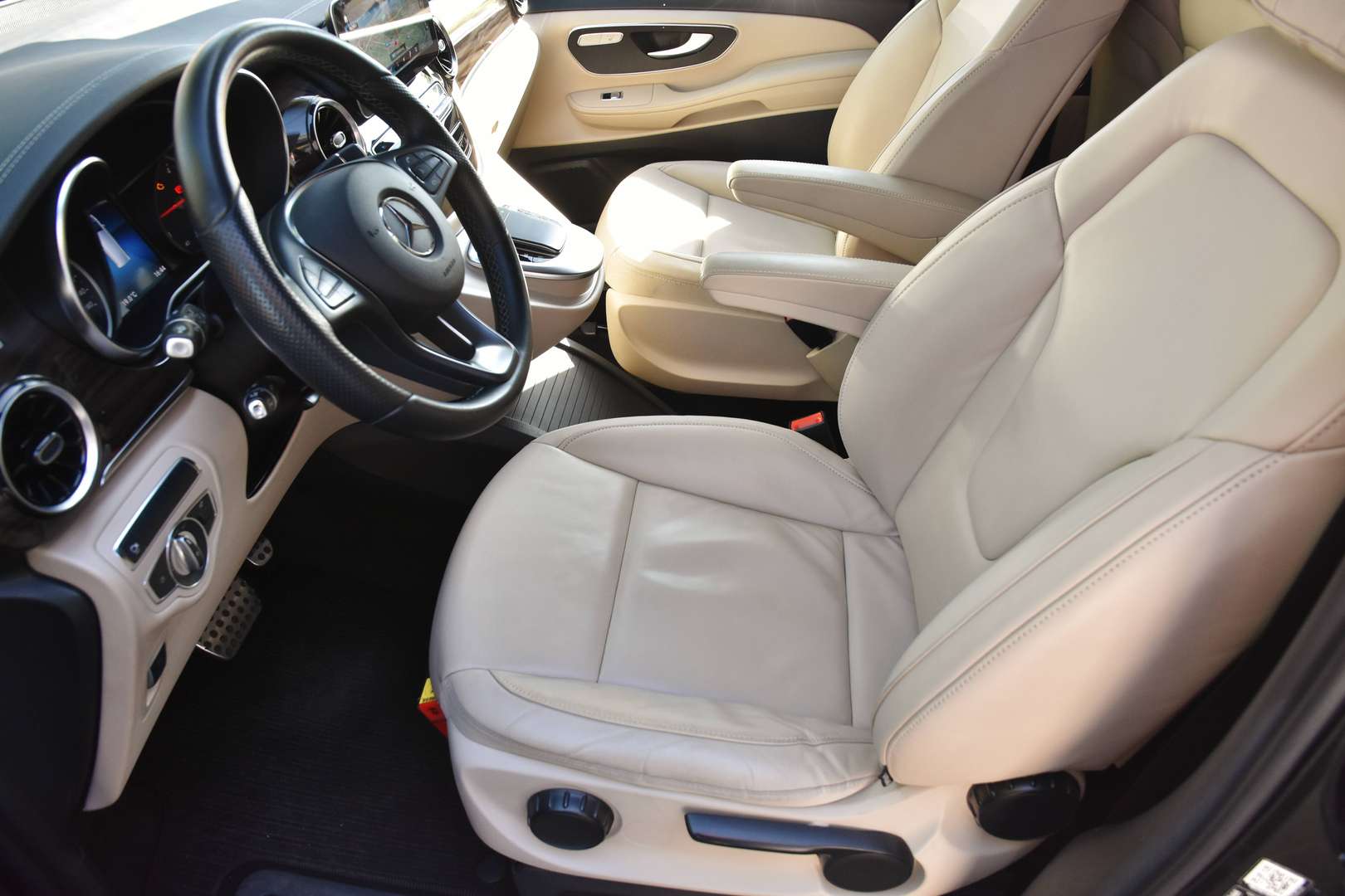 Mercedes-Benz V 220 D LWB - 5