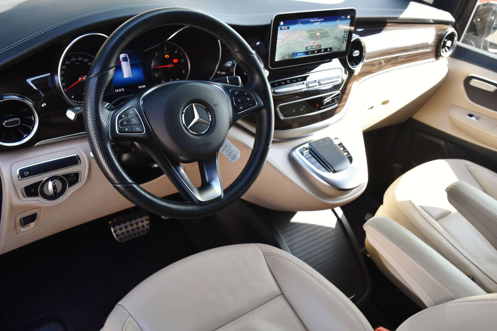 Mercedes-Benz V 220 D LWB - 4