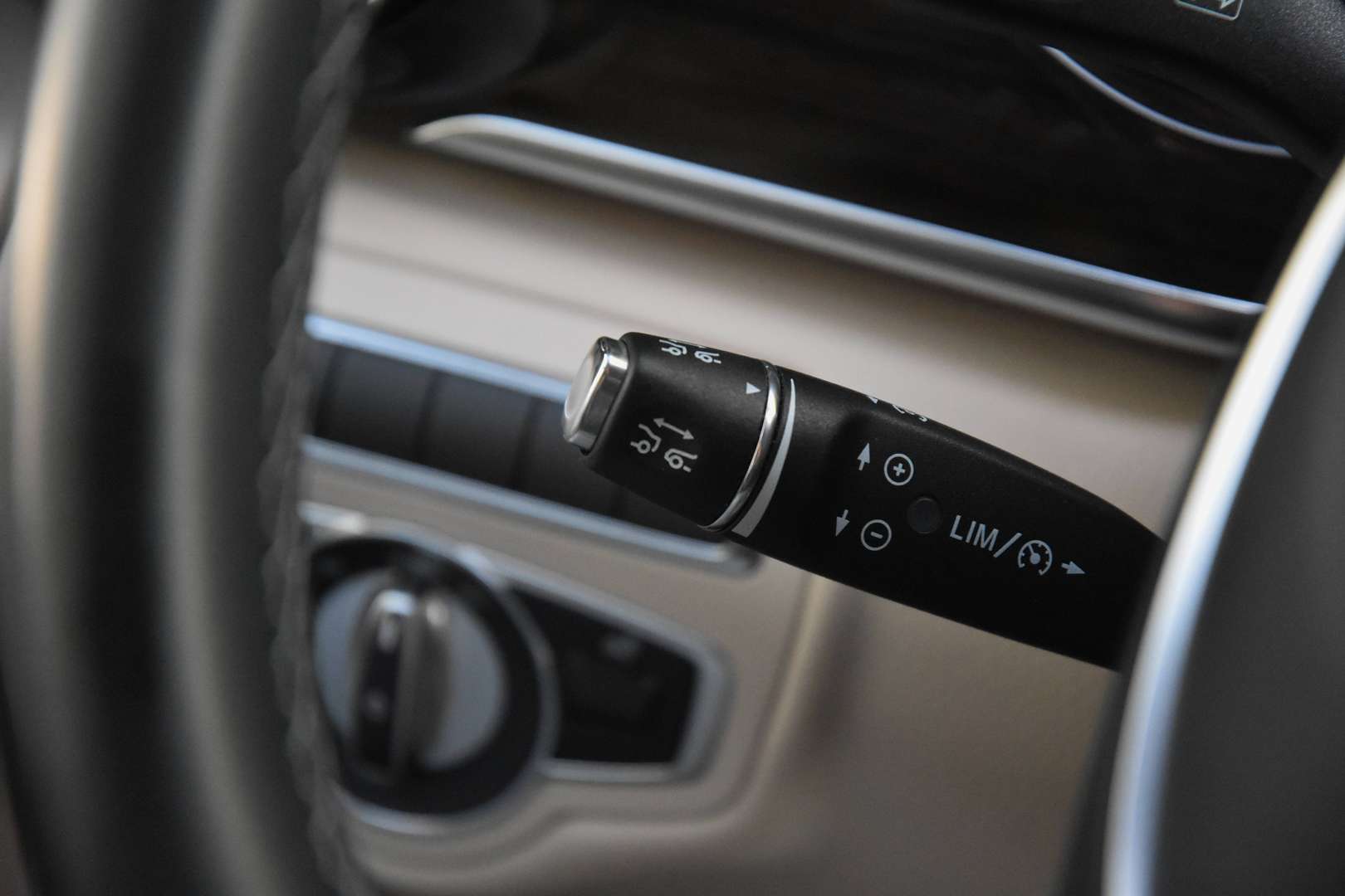 Mercedes-Benz V 220 D LWB - 28