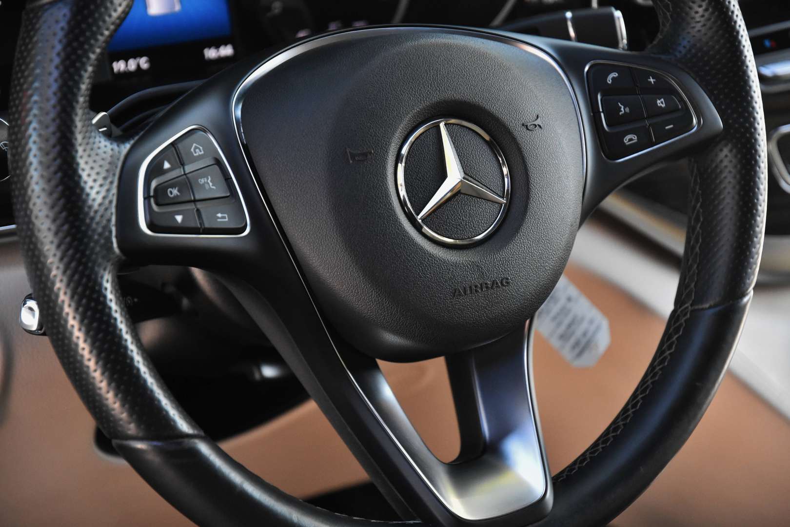 Mercedes-Benz V 220 D LWB - 11