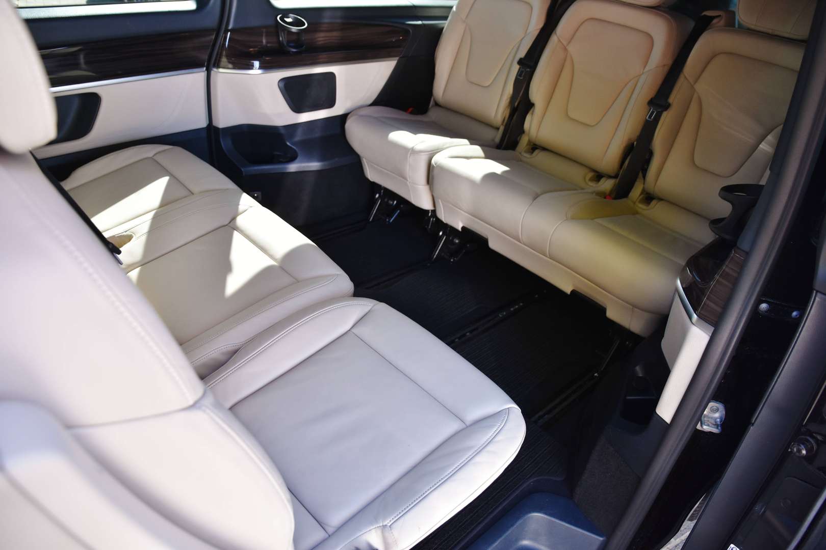 Mercedes-Benz V 220 D LWB - 12