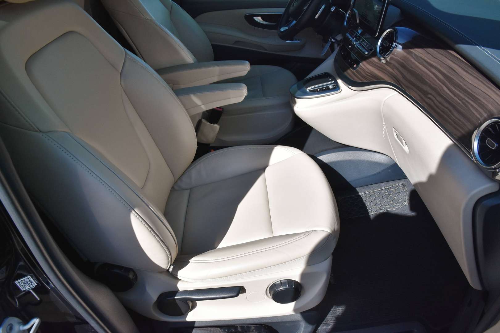 Mercedes-Benz V 220 D LWB - 14