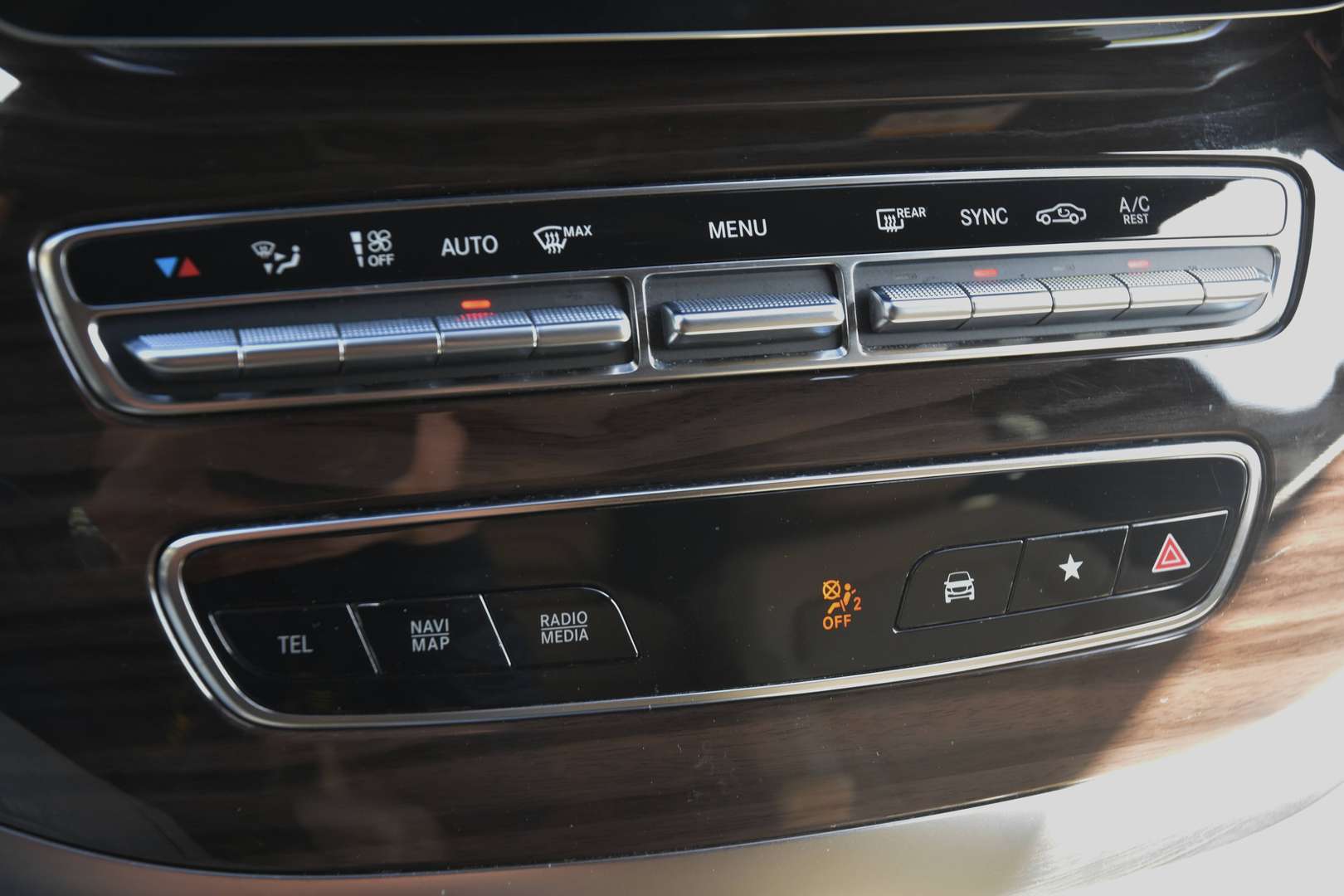 Mercedes-Benz V 220 D LWB - 29
