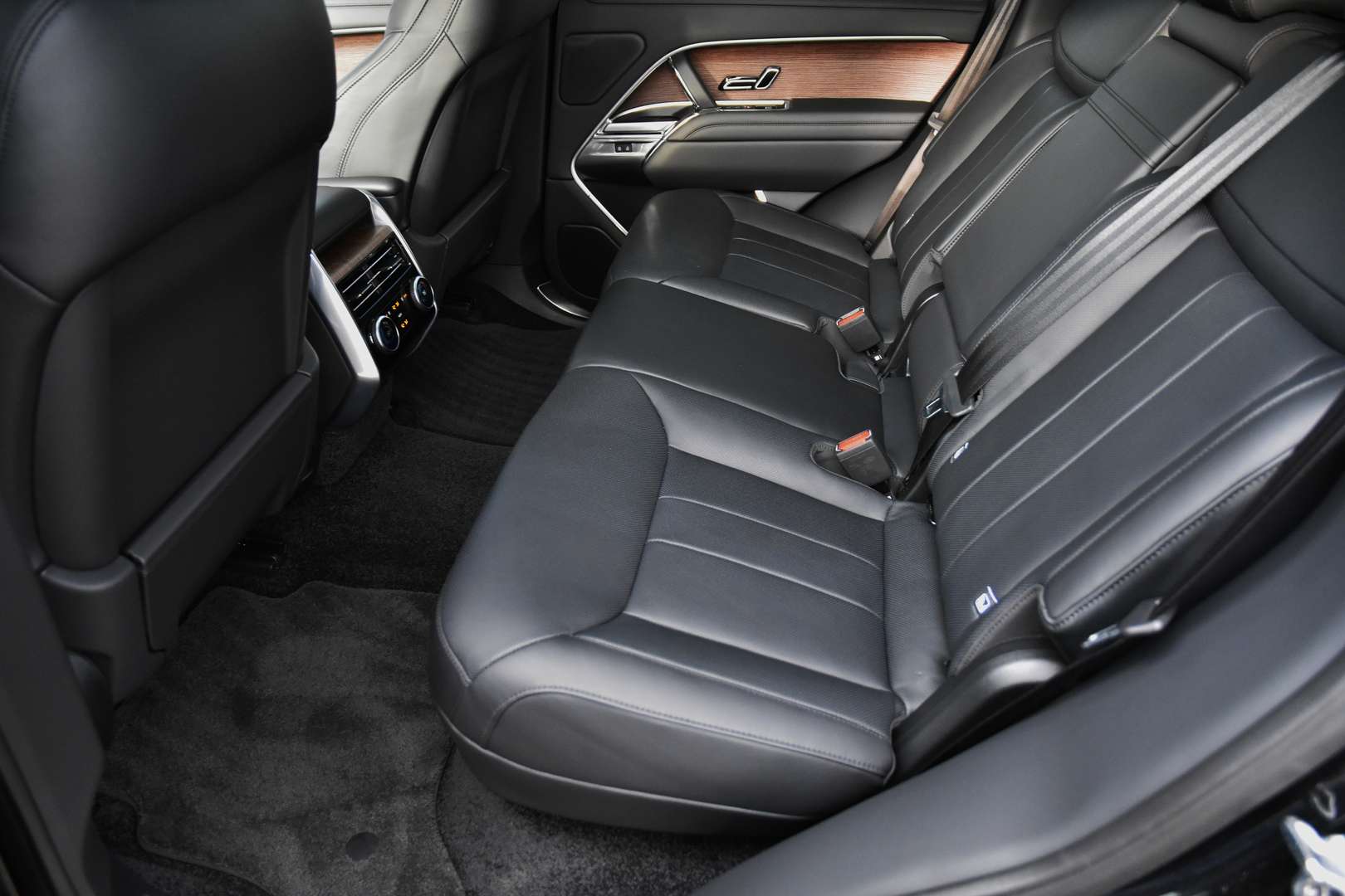 Land Rover Range Rover P460e - 12