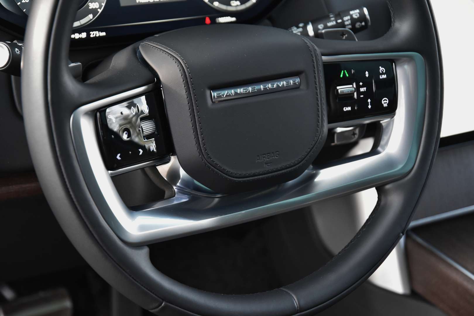 Land Rover Range Rover P460e - 11