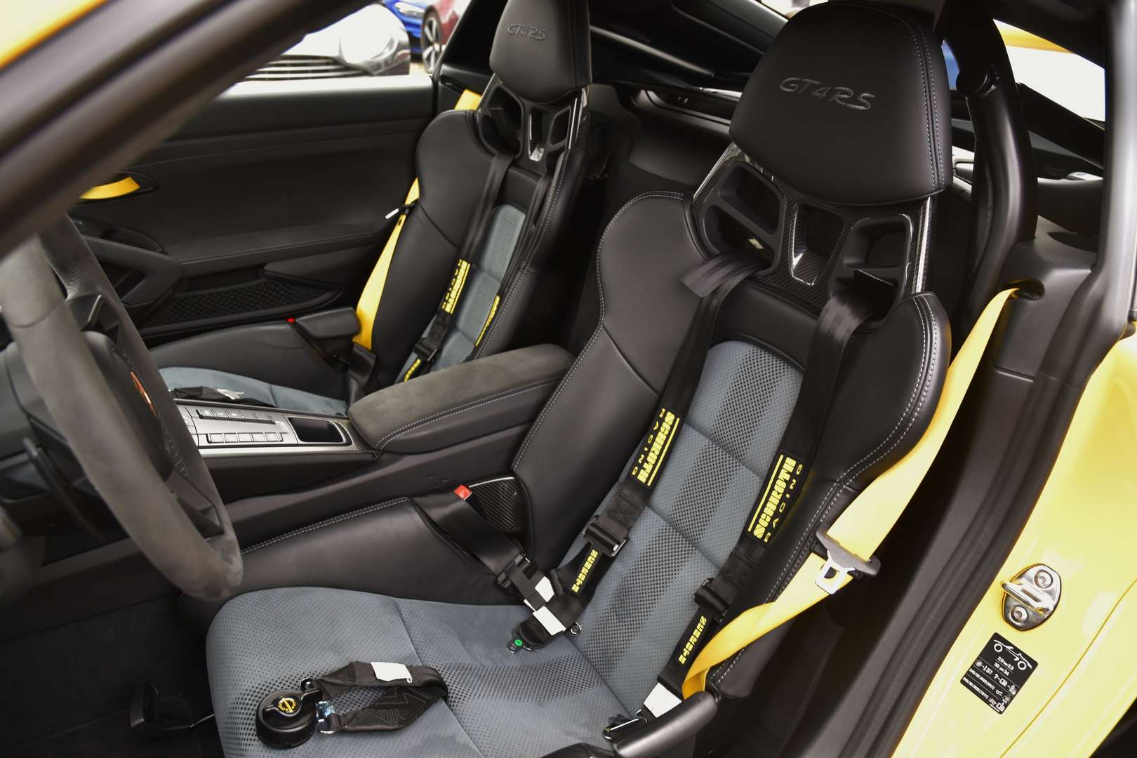 Porsche 718 GT4 RS - 12