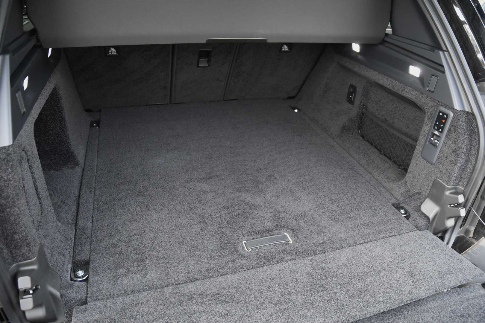 Land Rover Range Rover P460e - 25