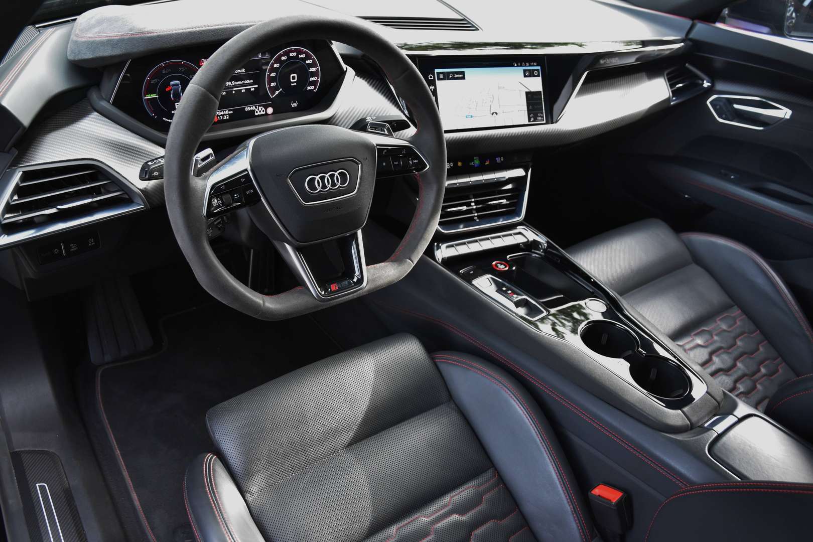 Audi e-tron GT - 4