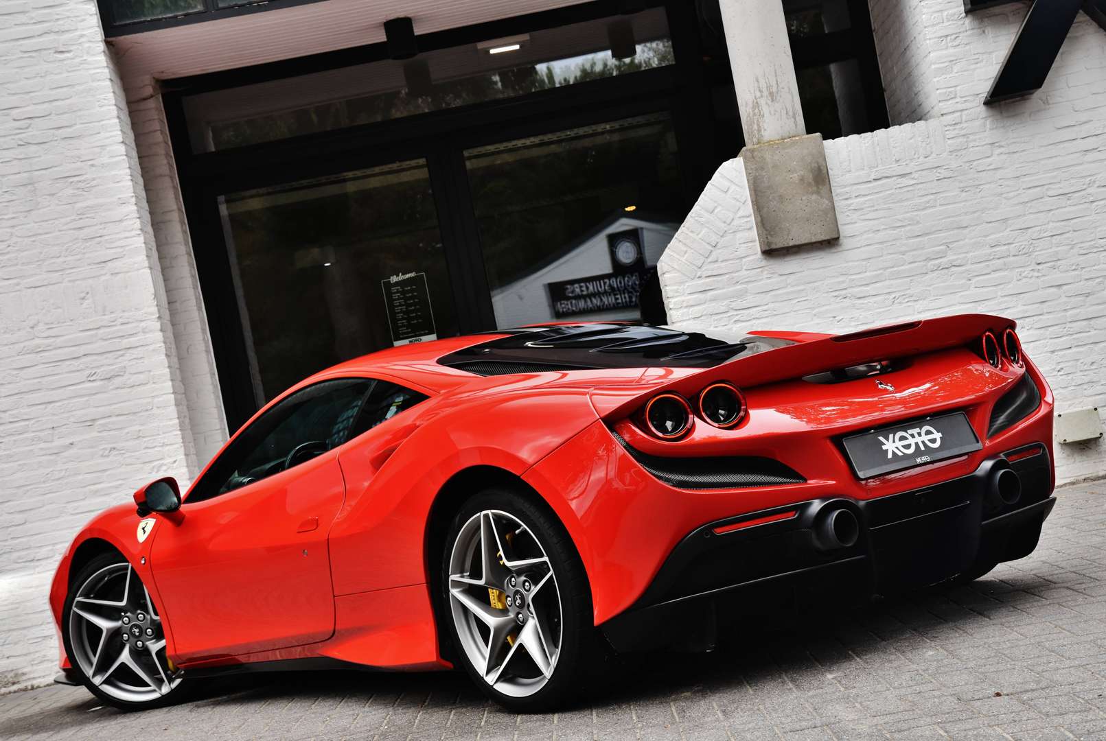 Ferrari F8 Tributo - 9
