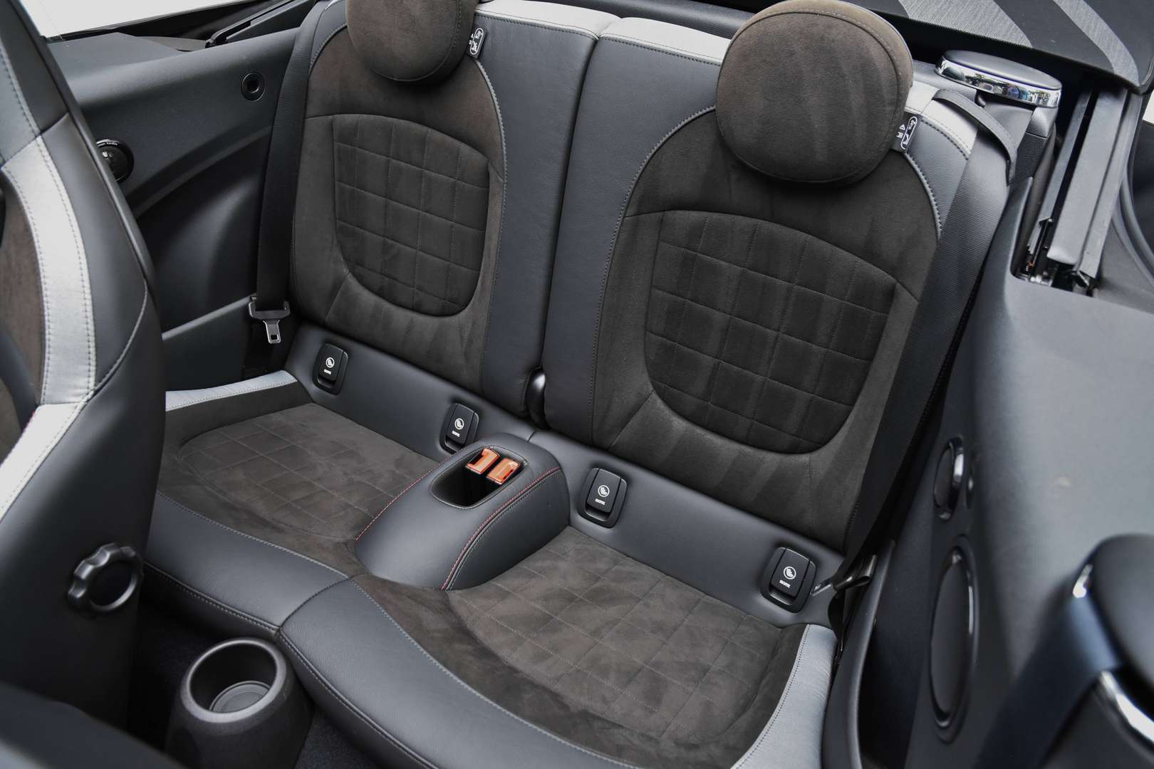 MINI John Cooper Works Cabrio - 12