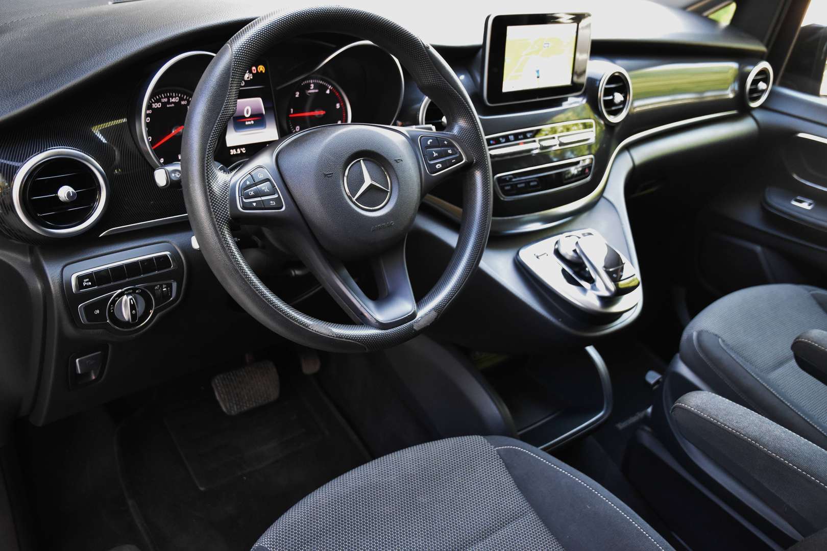 Mercedes-Benz V 220 - 4