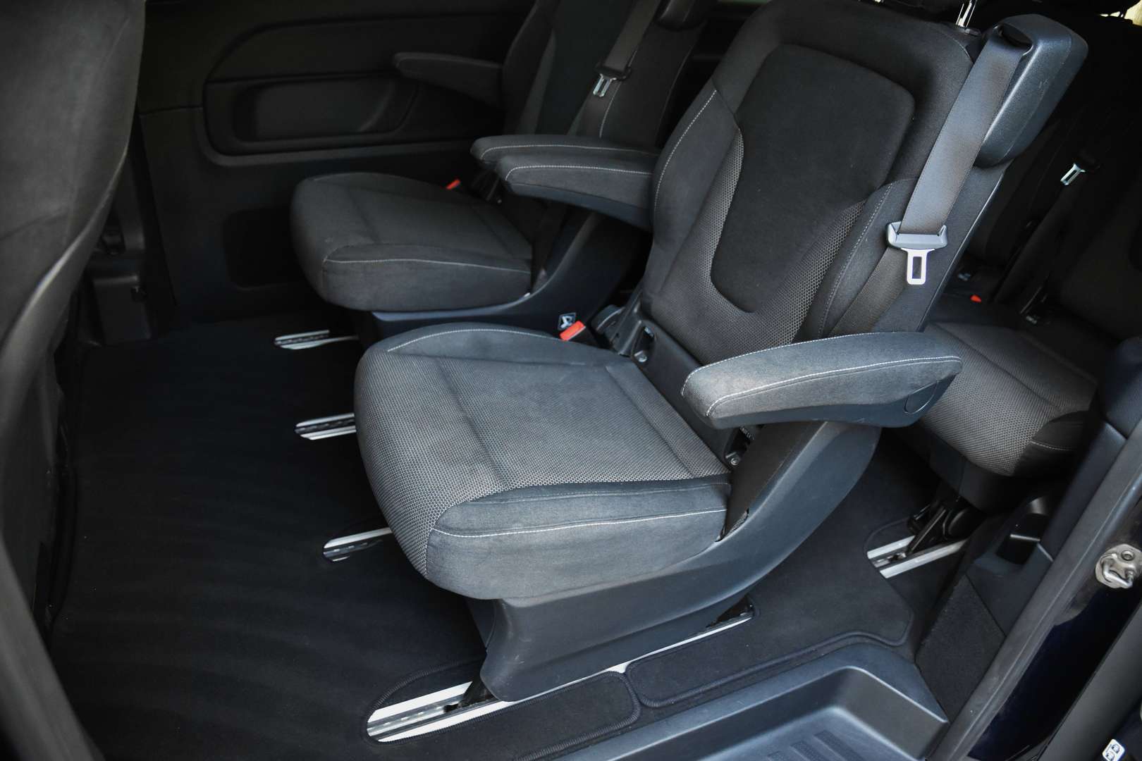 Mercedes-Benz V 220 - 12
