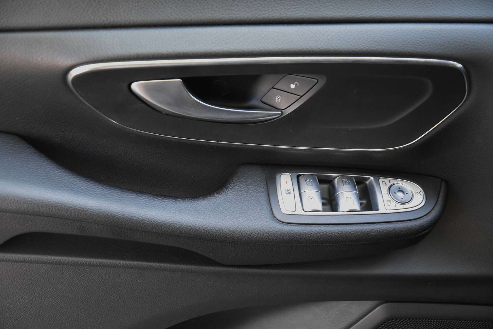 Mercedes-Benz V 220 - 22