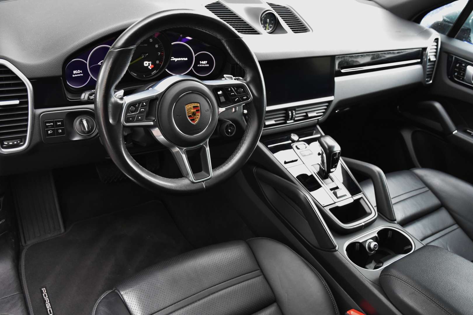 Porsche Cayenne - 4