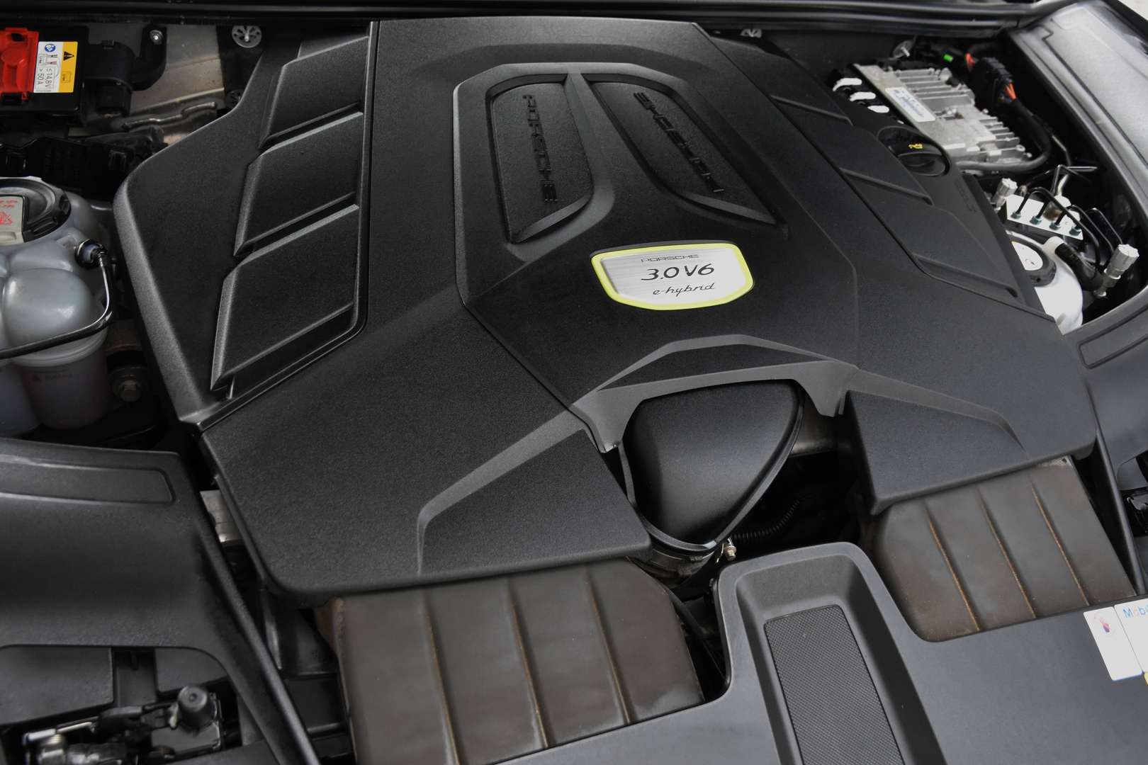Porsche Cayenne - 6