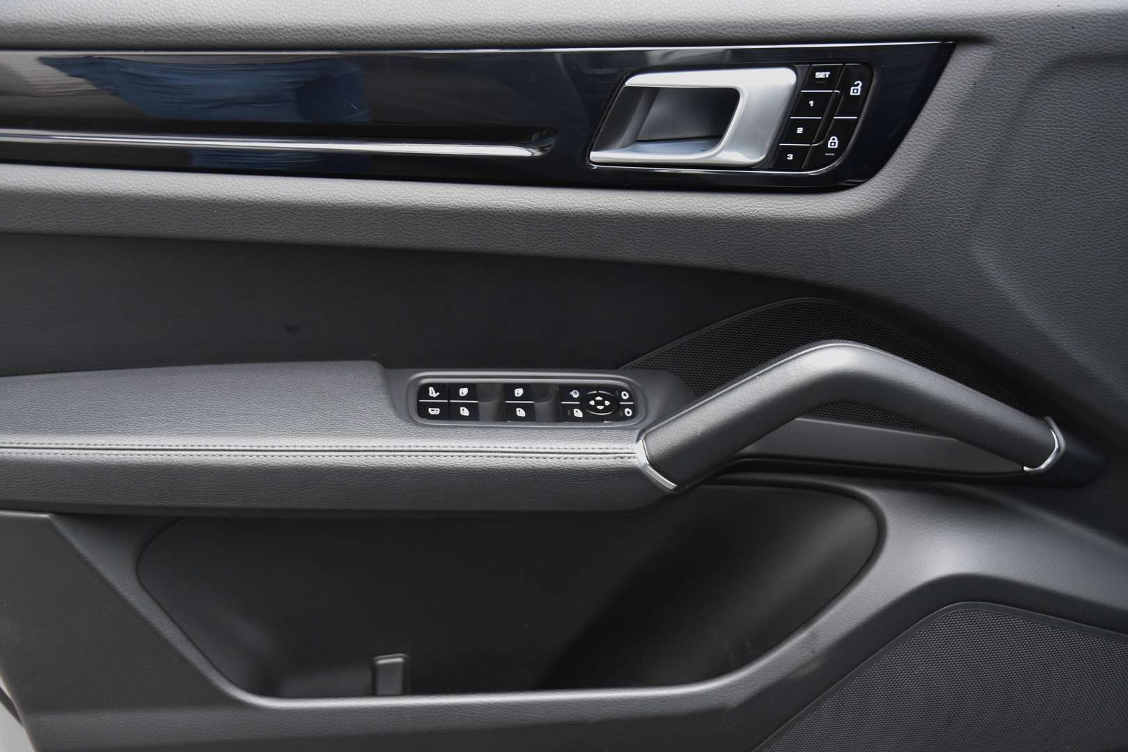 Porsche Cayenne - 21