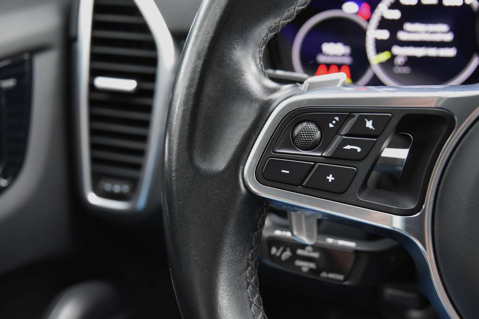 Porsche Cayenne - 26
