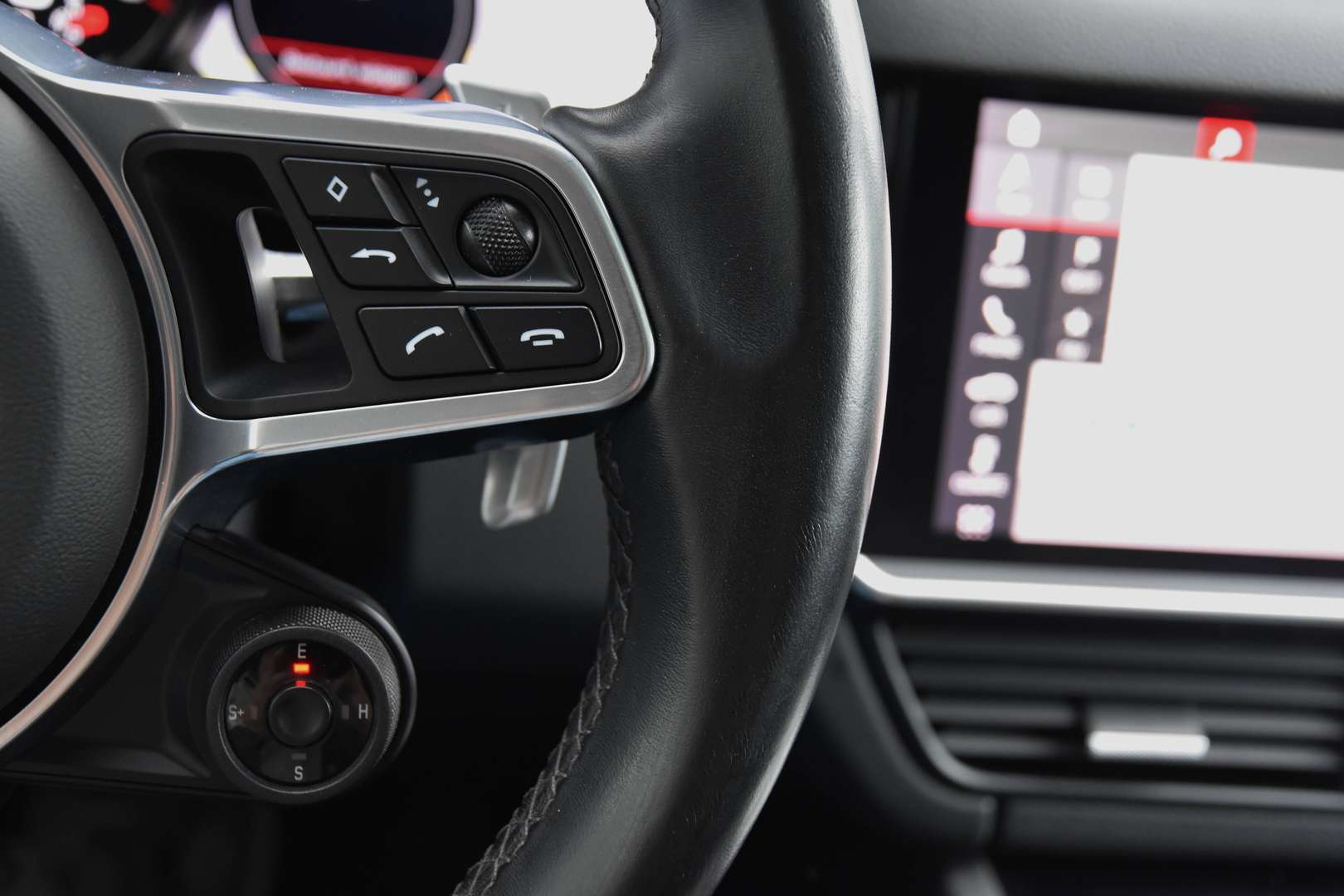 Porsche Cayenne - 27
