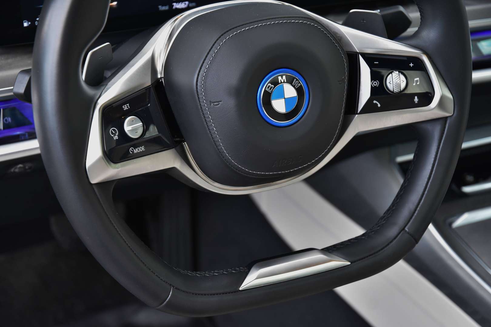 BMW 750 - 11
