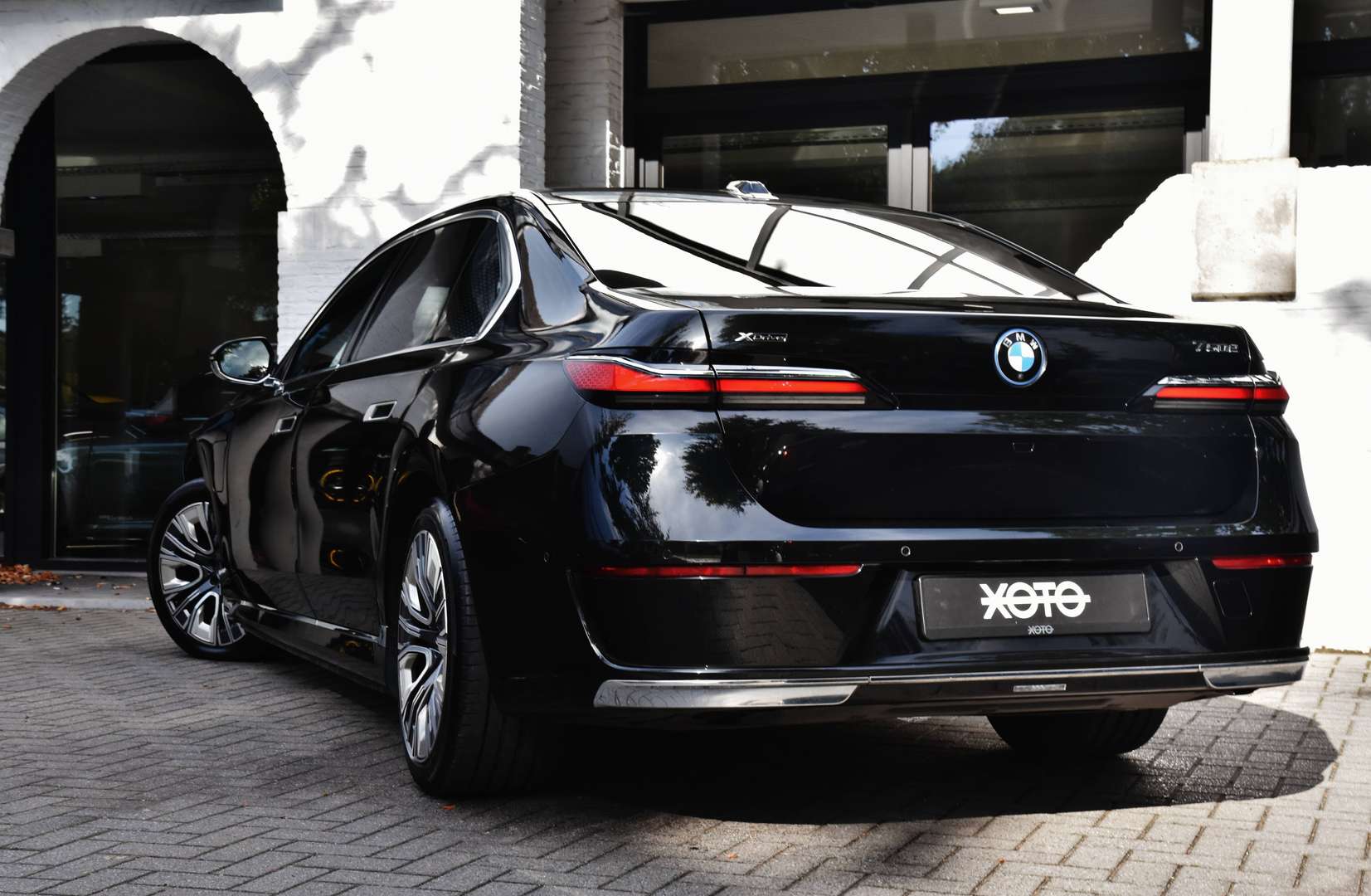 BMW 750 - 16