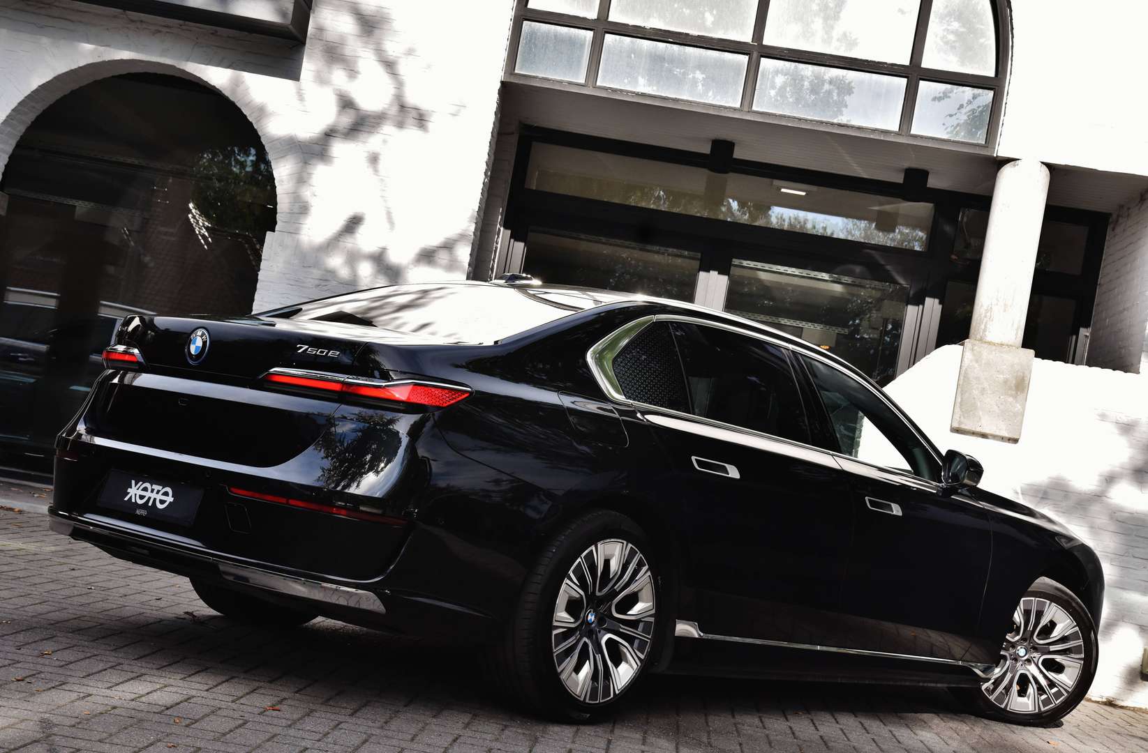 BMW 750 - 8