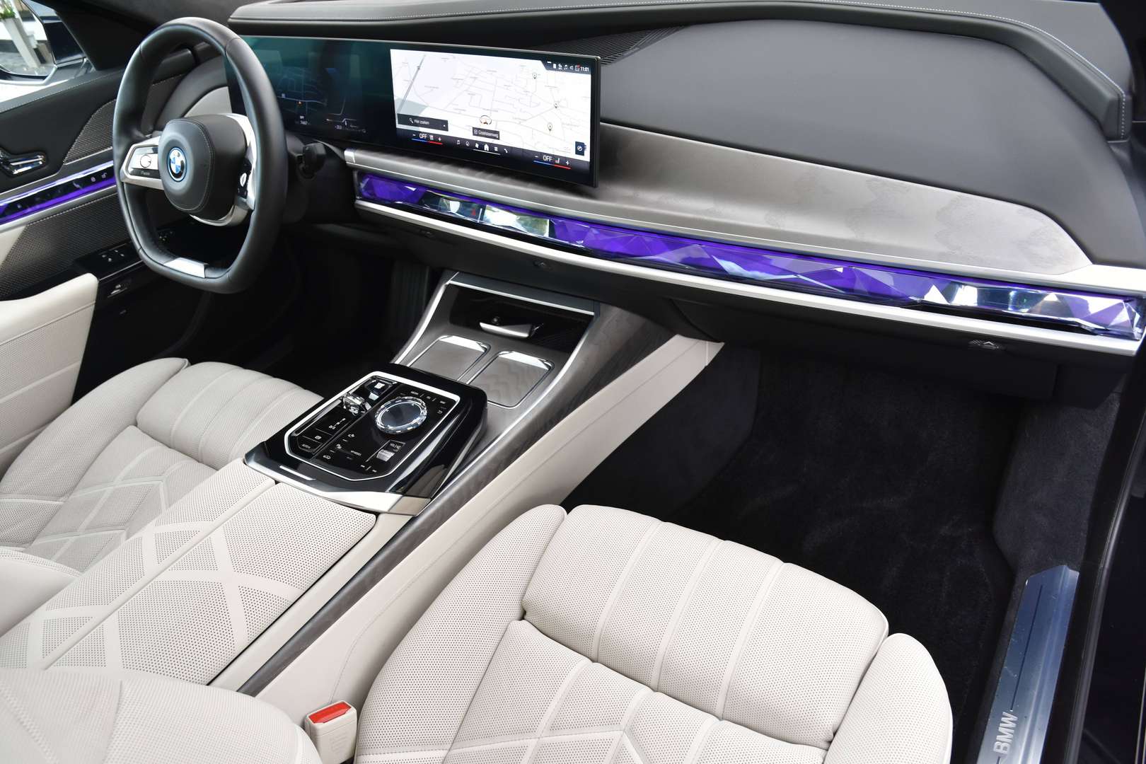 BMW 750 - 13