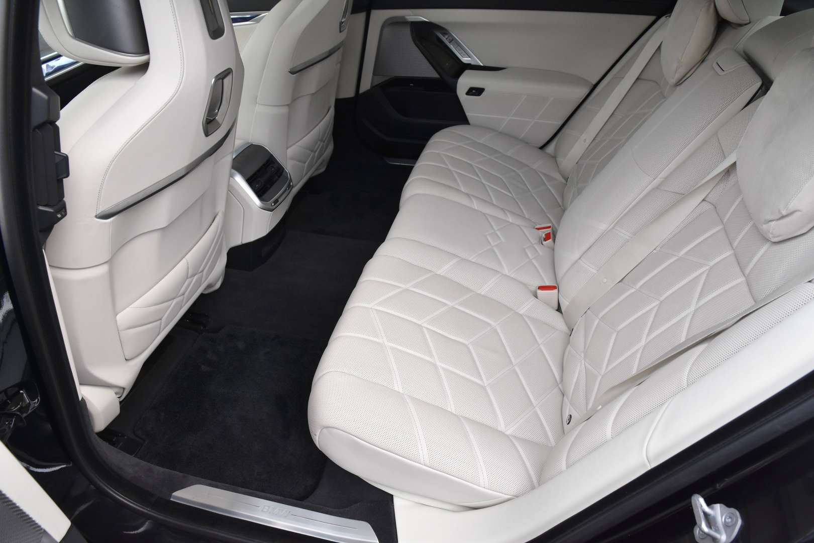 BMW 750 - 12