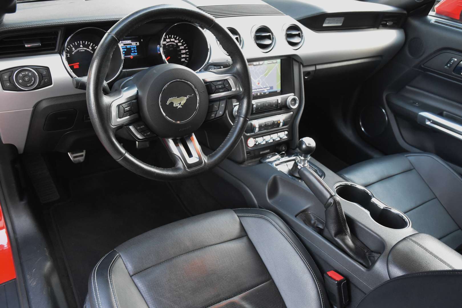 Ford Mustang - 4