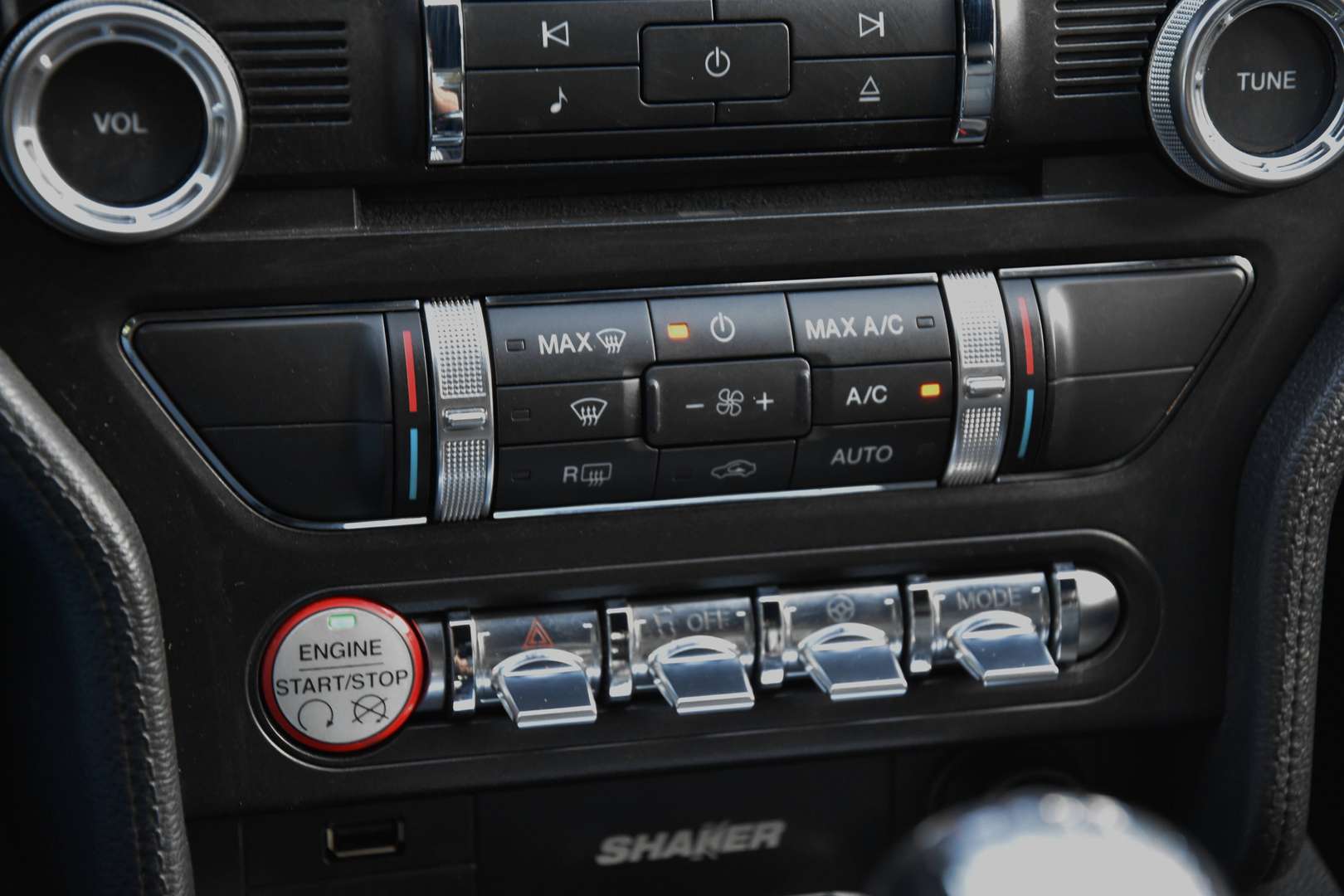 Ford Mustang - 25