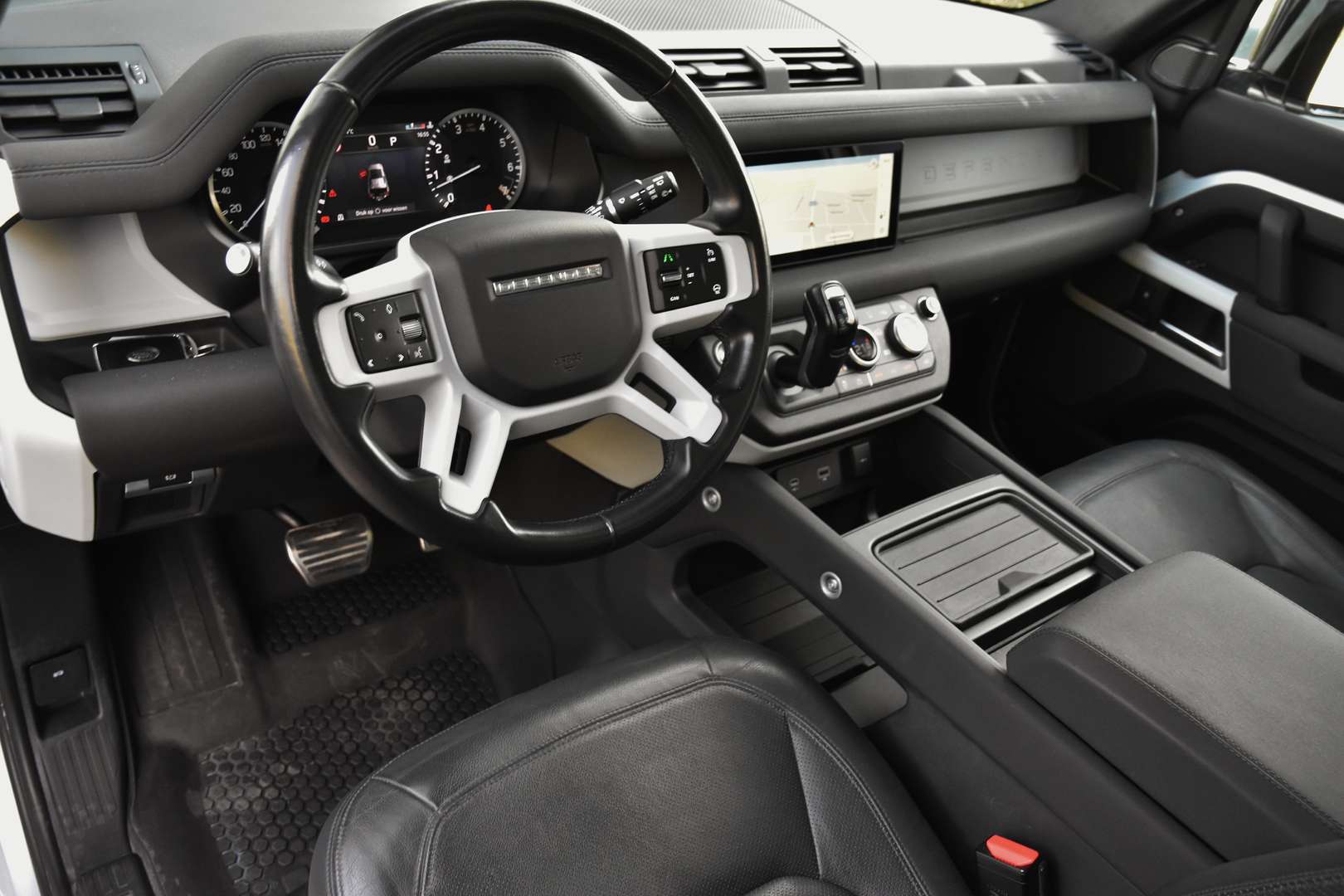 Land Rover Defender - 4