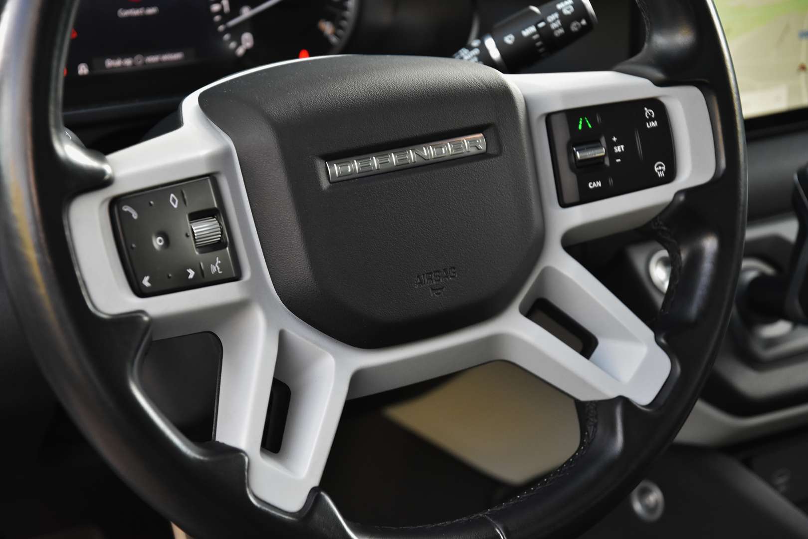 Land Rover Defender - 11