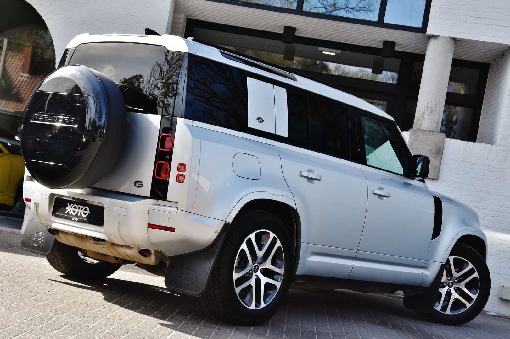 Land Rover Defender - 8