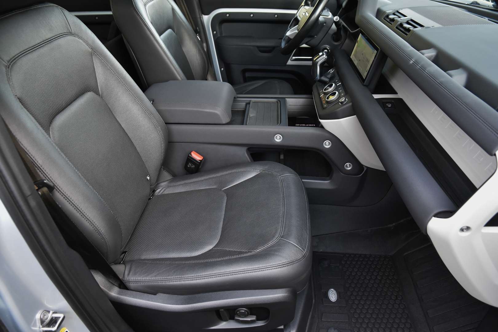 Land Rover Defender - 14