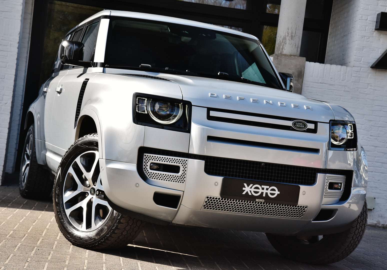 Land Rover Defender - 2