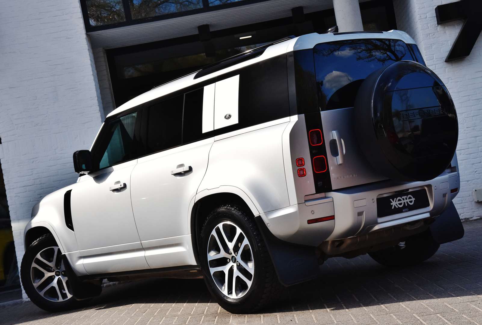 Land Rover Defender - 9