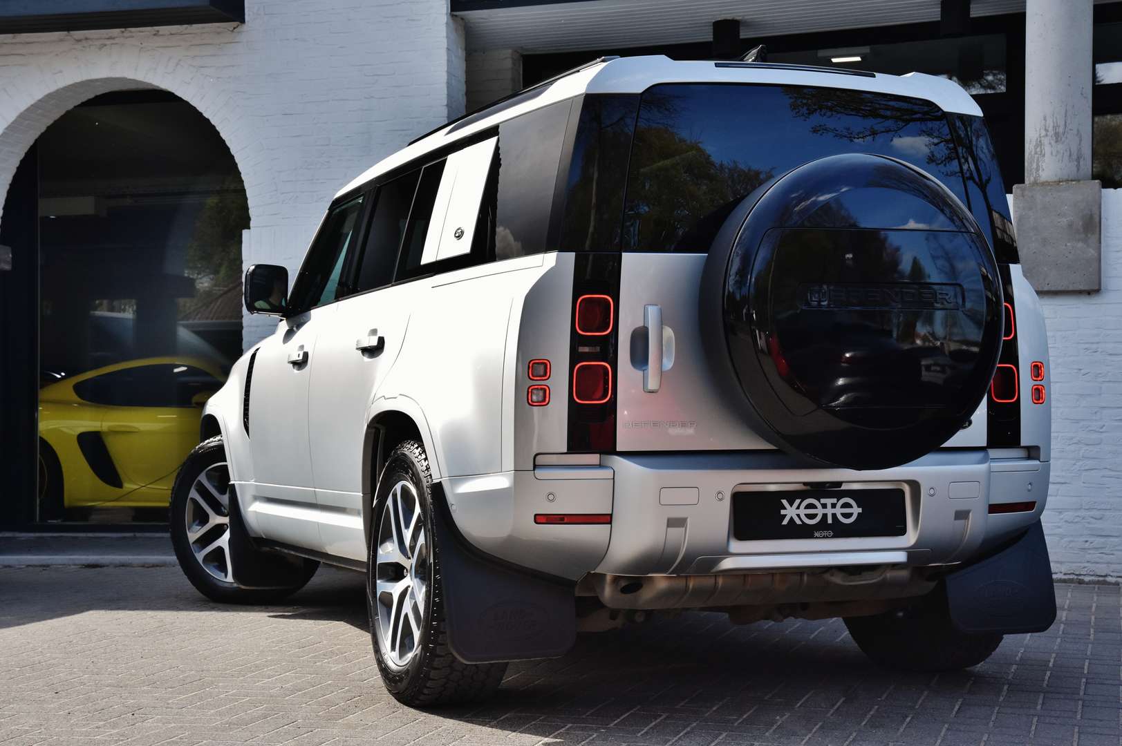Land Rover Defender - 16
