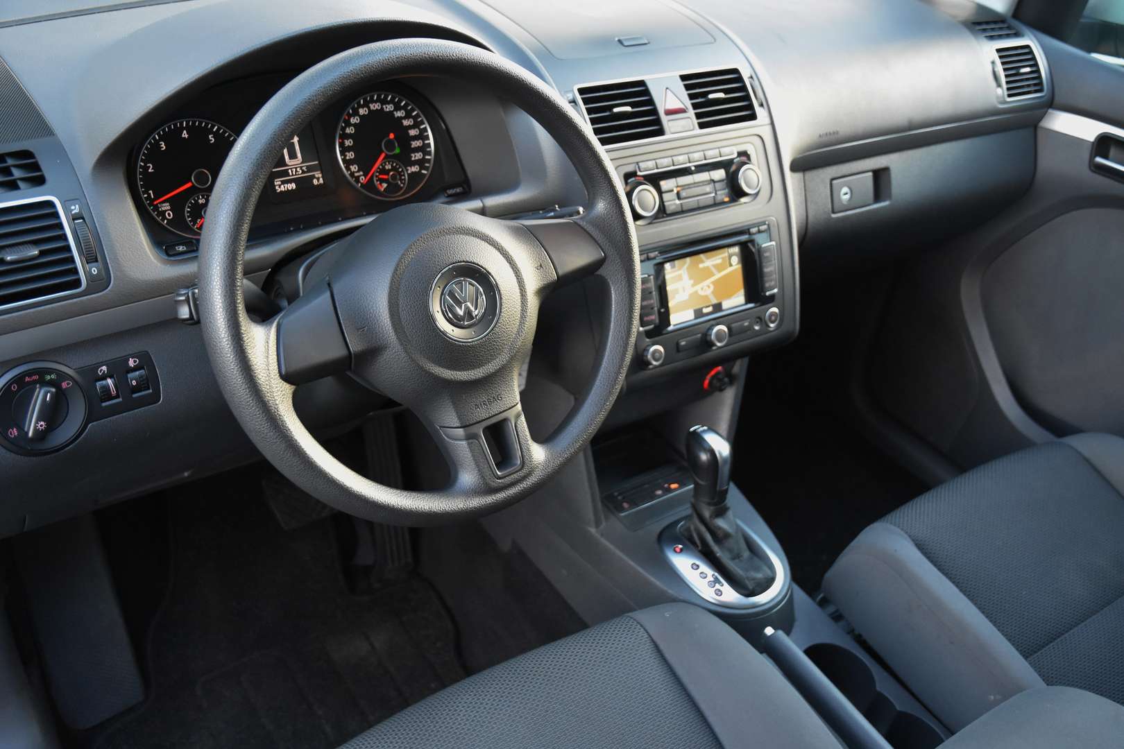 Volkswagen Touran - 4
