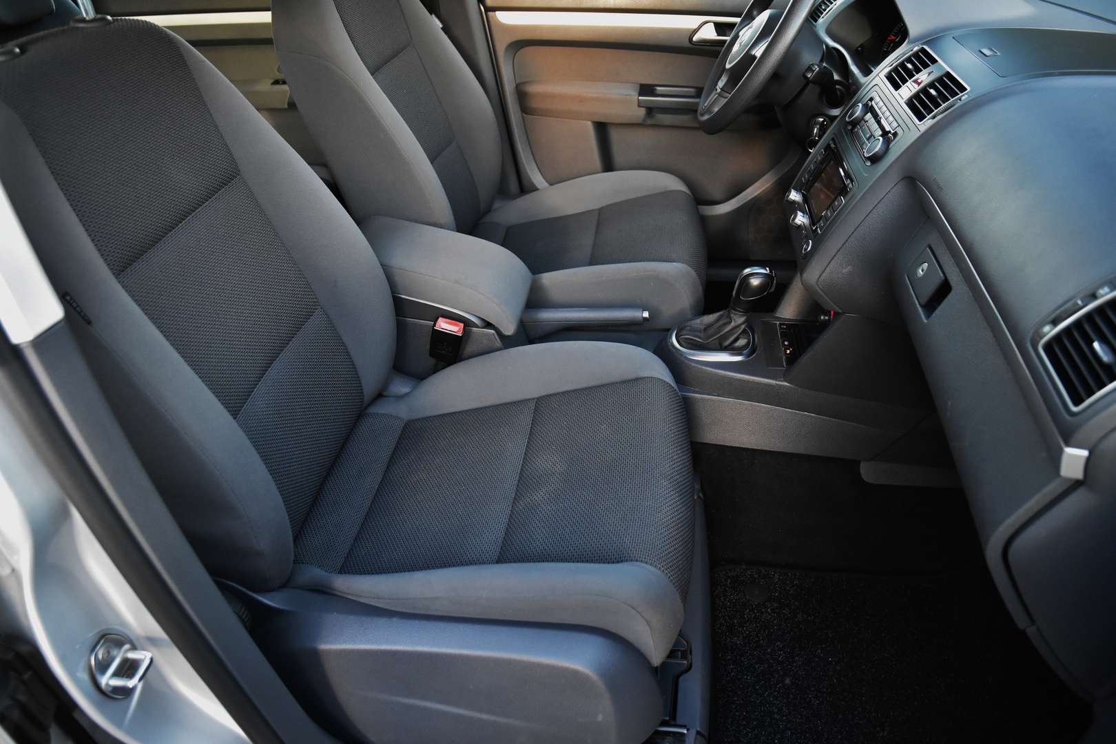 Volkswagen Touran - 12