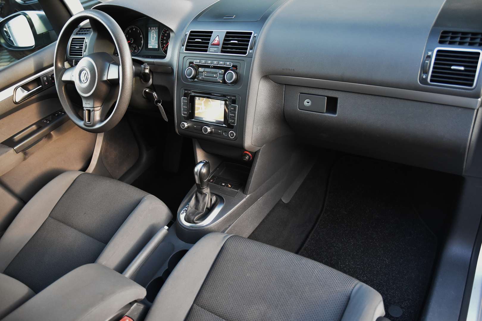 Volkswagen Touran - 11
