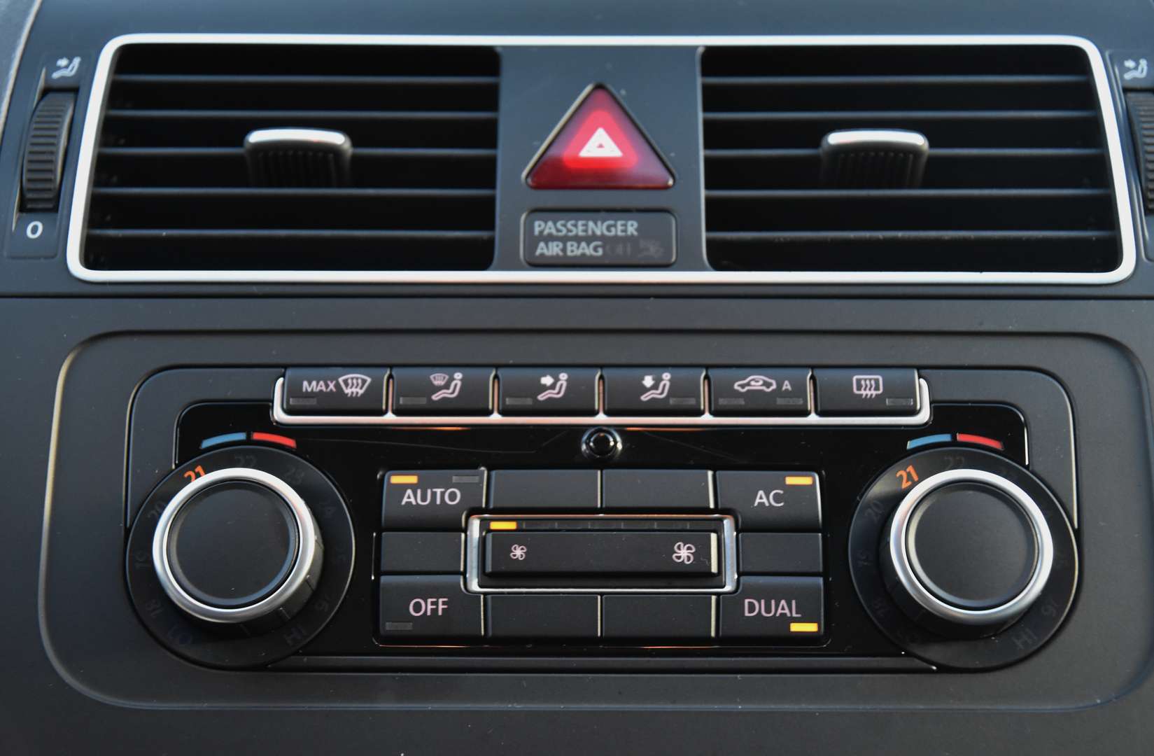 Volkswagen Touran - 22
